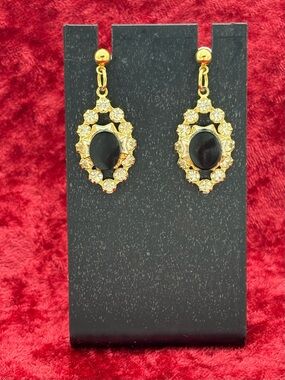 Beautiful vintage glam black and gold rhinestone statement earrings ✨
